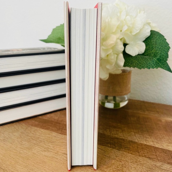 Exclusive Signed First Edition Gallant by V. E. Schwab - Picture 7 of 12